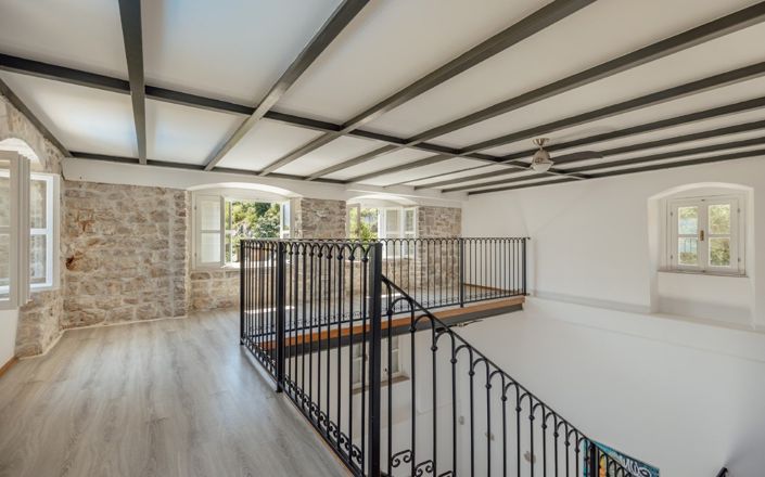 Image No.19-10 Bed Villa for sale