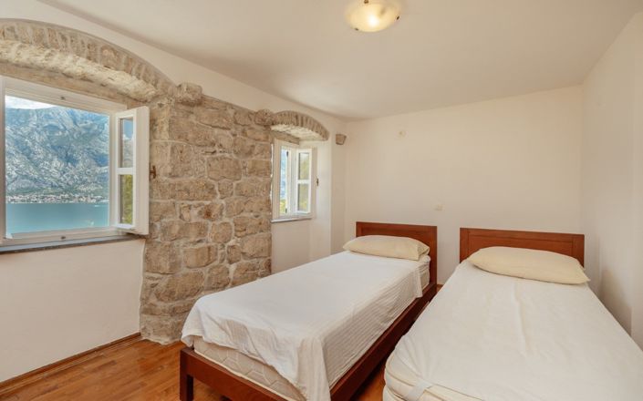 Image No.24-10 Bed Villa for sale