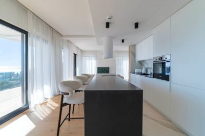 663f6e2adc619e598728376f9-luxury-3-bdr-apartm