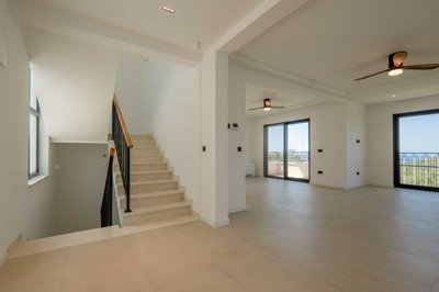 5-new-villa-with-a-pool-and-sea-view-rezevici