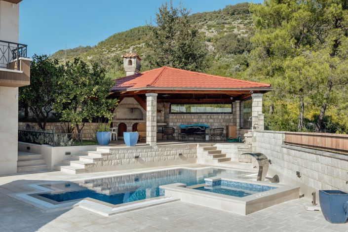Image No.1-4 Bed Villa for sale