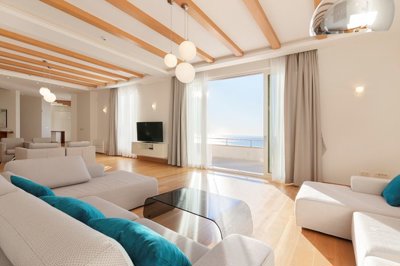 6-luxury-villa-with-open-views-of-the-sea-and