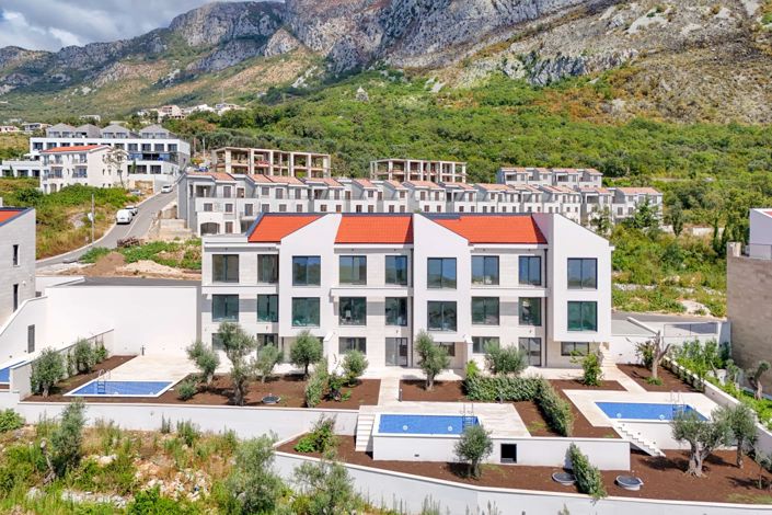 Image No.1-4 Bed House for sale