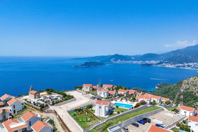 1-villas-in-a-luxury-residential-complex
