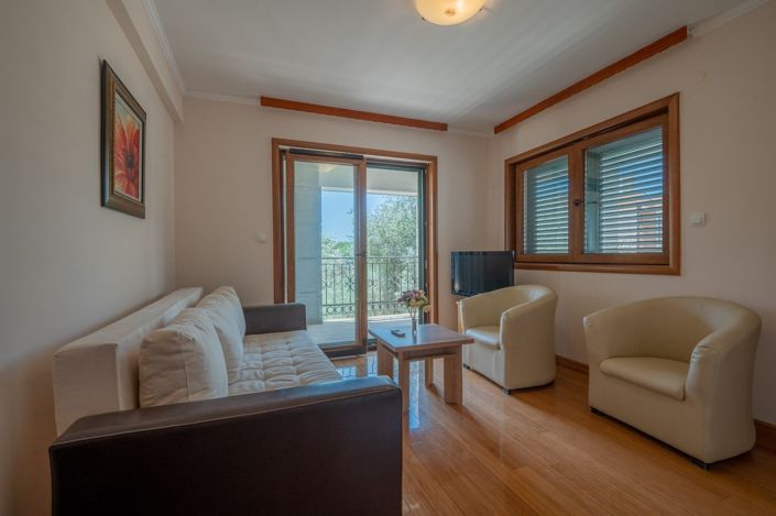 Image No.11-7 Bed Apartment for sale