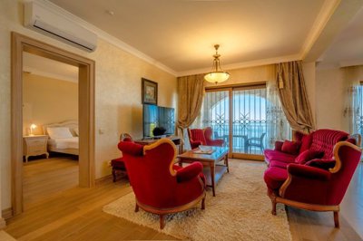 11-renovated-stone-villa-with-a-pool-and-gara