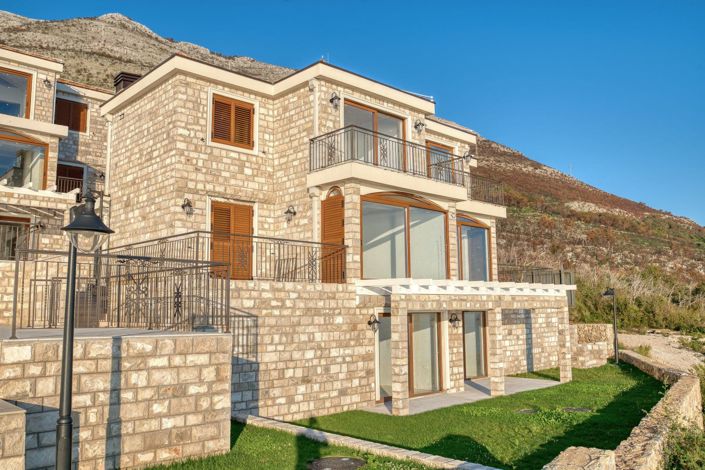 Image No.13-2 Bed House for sale