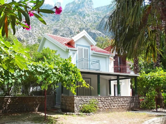 Image No.1-2 Bed House for sale