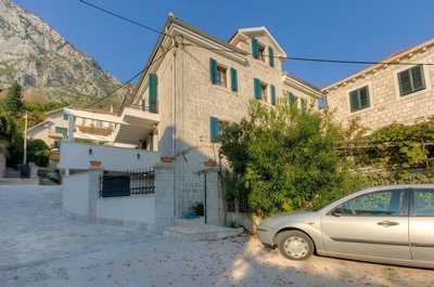 3-3bdr-apartment-on-the-first-line-strp-kotor