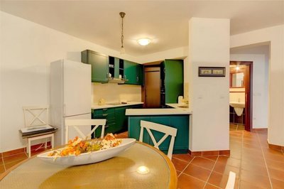 6-3bdr-apartment-on-the-first-line-strp-kotor