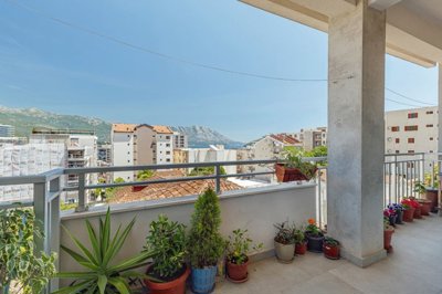 3-furnished-1bdr-apartment-babin-do