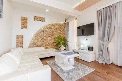 5-exclusive-2-bdr-apartment-near-the-sea