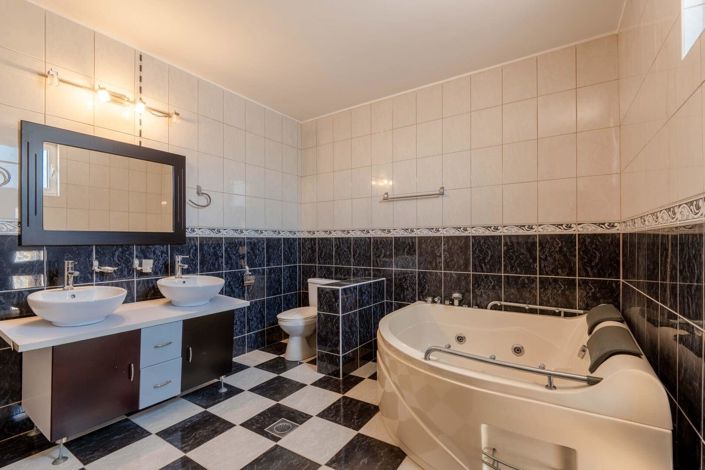 Image No.9-4 Bed House for sale