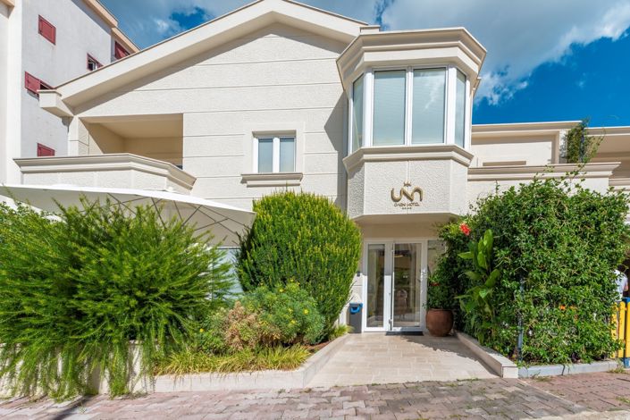 Image No.3-Un hôtel de 9 chambres à vendre à Budva