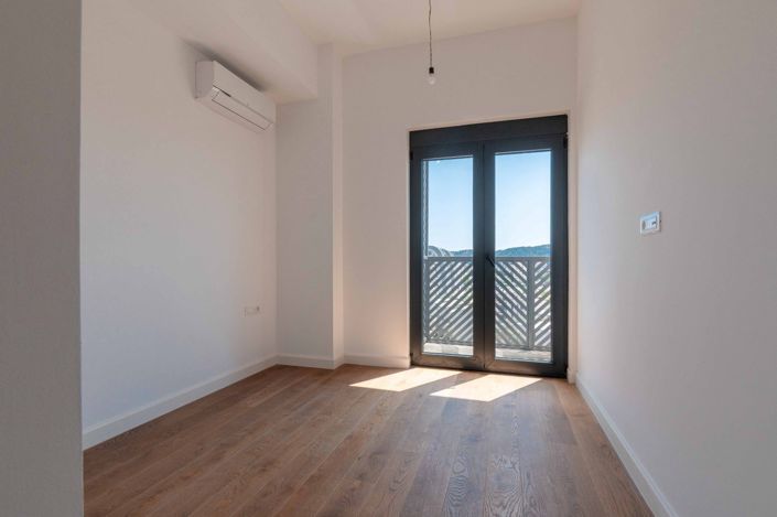 Image No.18-3 Bed Apartment for sale