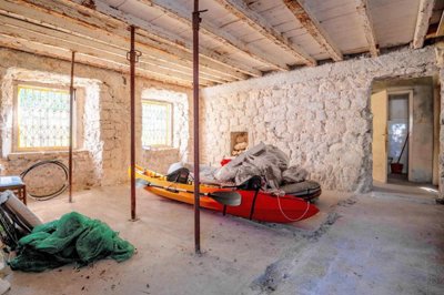 11-waterfront-house-for-reconstruction-stoliv