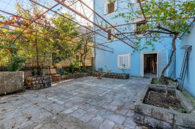 4-waterfront-house-for-reconstruction-stoliv