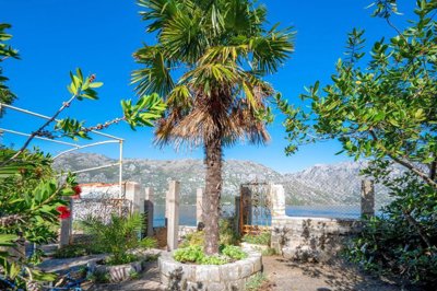 6-waterfront-house-for-reconstruction-stoliv