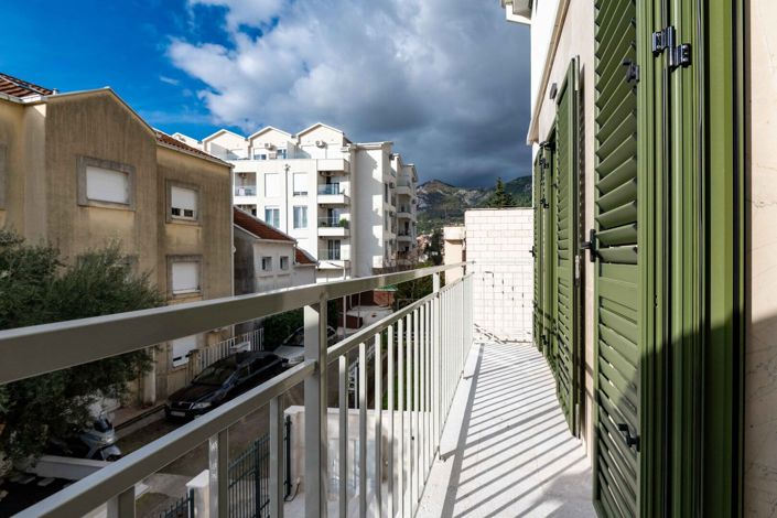 Image No.16-4 Bed House for sale