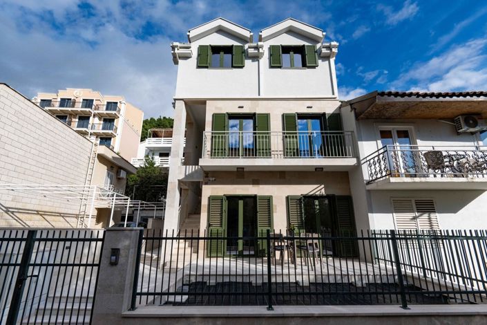 Image No.2-4 Bed House for sale