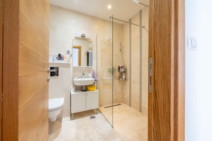 Image No.12-3 Bed Apartment for sale