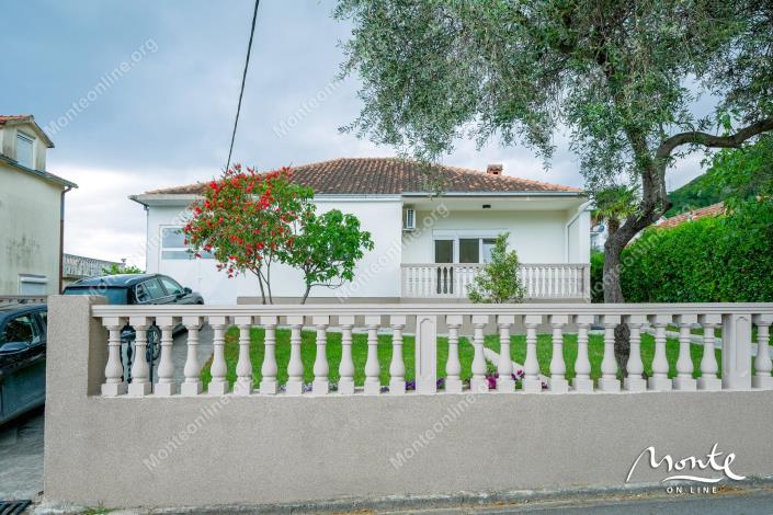 Image No.1-4 Bed House for sale