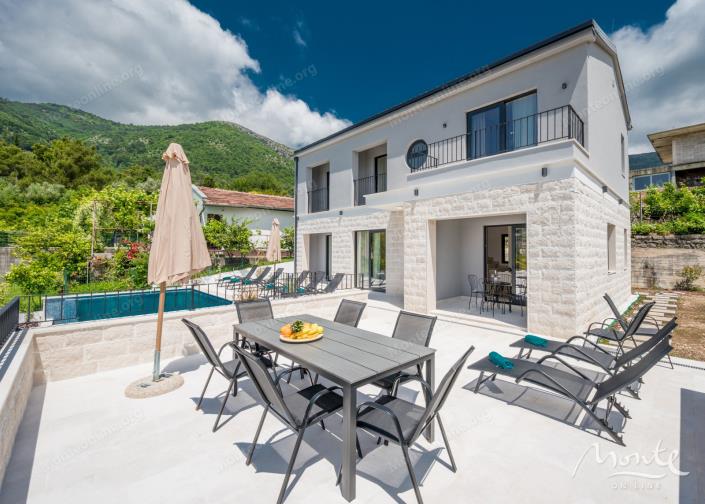 Image No.1-4 Bed Villa for sale