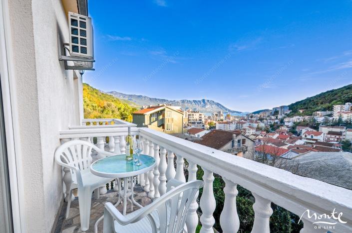 Image No.1-7 Bed House for sale