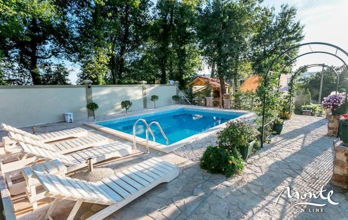 Image No.1-6 Bed Villa for sale