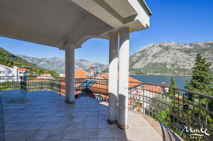 Image No.1-Villa de 4 chambres à vendre à Kotor