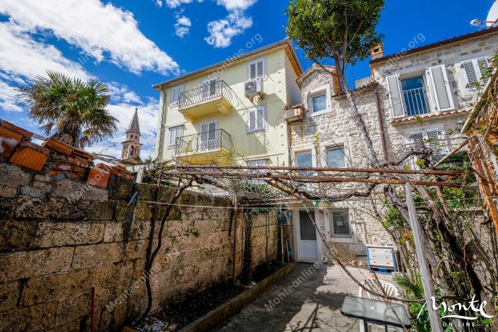 Image No.1-4 Bed Townhouse for sale