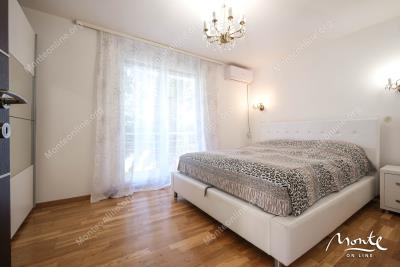 prostornyj-3-etazhnyj-dom-s-4-spalnyami-i-vidom-na-more-v-krashichi_06