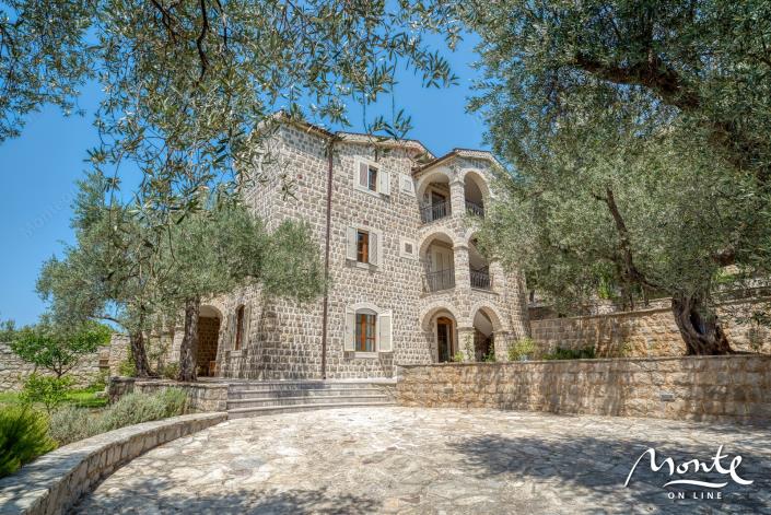 Image No.1-Maison de 4 chambres à vendre à Budva