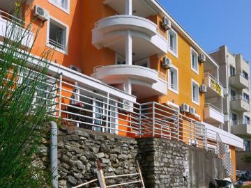 otel-s-panoramnymi-vidami-v-petrovcze_16