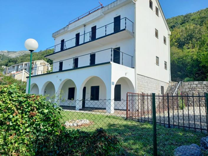 Image No.1-15 Bed Hotel for sale
