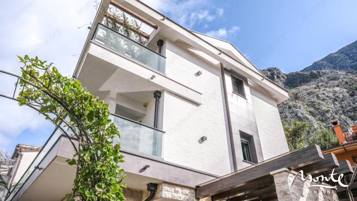 Image No.2-Villa de 5 chambres à vendre à Dobrota