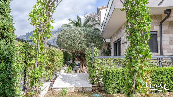 Image No.6-Villa de 5 chambres à vendre à Dobrota