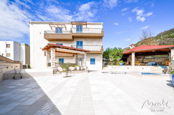 Image No.3-Villa de 4 chambres à vendre à Tivat