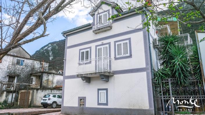 Image No.3-Maison de 4 chambres à vendre à Kotor