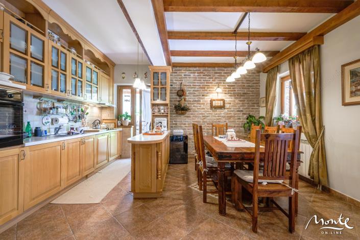 Image No.20-Villa de 4 chambres à vendre à Kotor