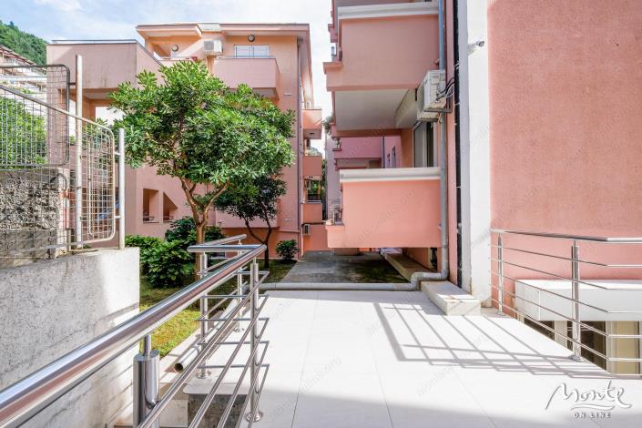 Image No.4-33 Bed Hotel for sale