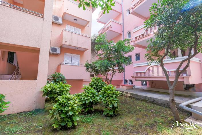 Image No.20-33 Bed Hotel for sale