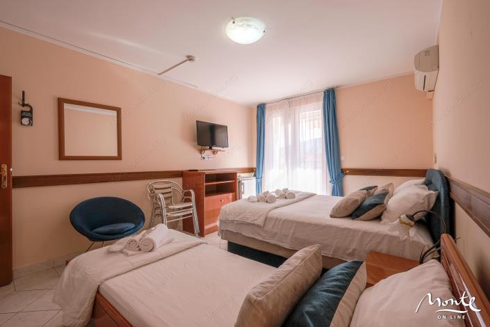 Image No.24-33 Bed Hotel for sale