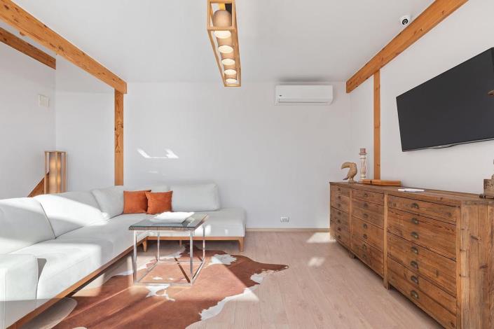 Image No.10-3 Bed House for sale