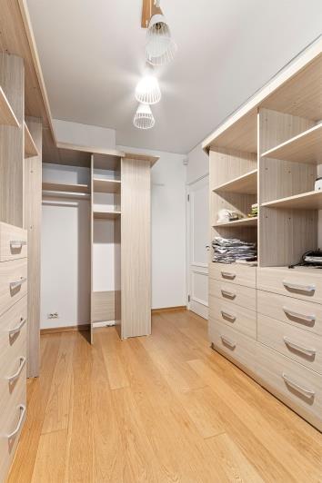 Image No.17-3 Bed House for sale