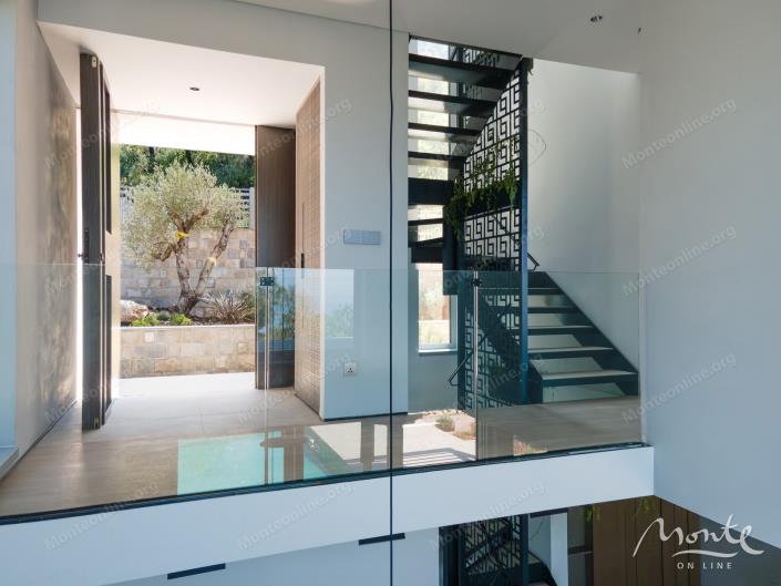 Image No.3-Villa de 4 chambres à vendre à Budva