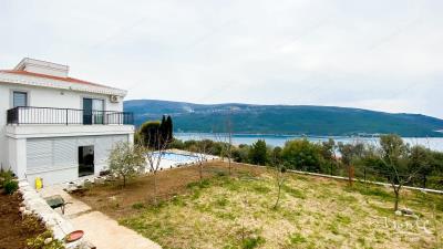 unikalnaja-villa-s-bassejnom-i-panoramnymi-vidami-na-more_06