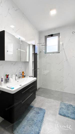 Image No.27-Villa de 4 chambres à vendre à Kumbor