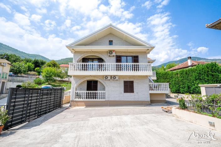 Image No.3-Maison de 5 chambres à vendre à Bijela