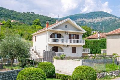 1 - Bijela, House